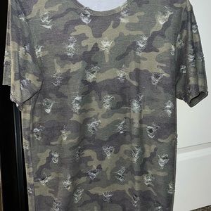 camouflage Buckle ripped t-shirt size large